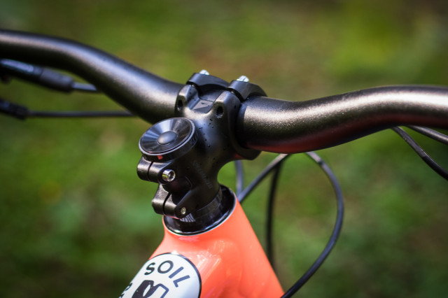 Specialized Stumpjumper Women's Comp -26 Detail stem.jpg