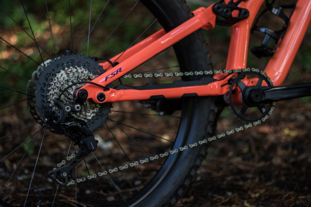 Specialized Stumpjumper Women's Comp Alloy 27.5 chain stay-14.jpg