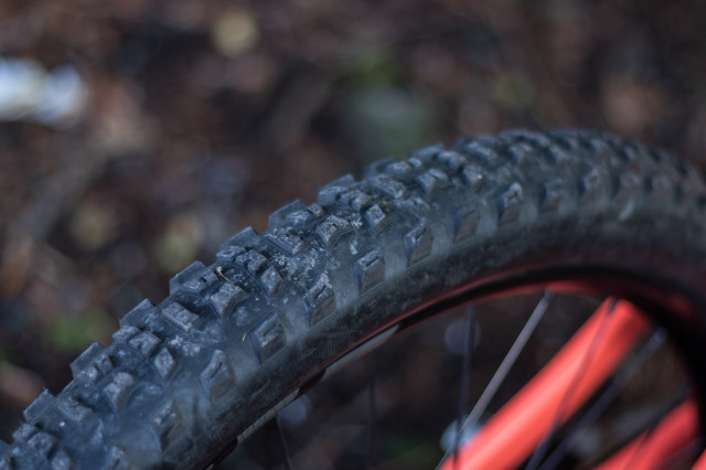 Specialized Stumpjumper Women's Comp Alloy 27.5 rear tyre-16.jpg