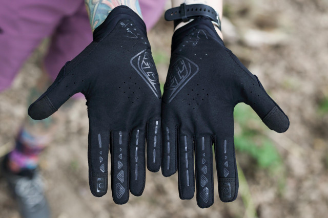 Tory Lee Designs women's Luxe mountain bike gloves 2021 004.jpg