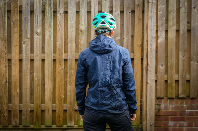 dhb women's lightweight packable MTB jacket-3.jpg