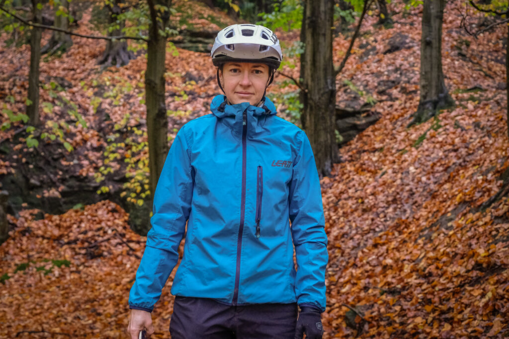 2021 Leatt DBX 2.0 women’s jacket-1.jpg