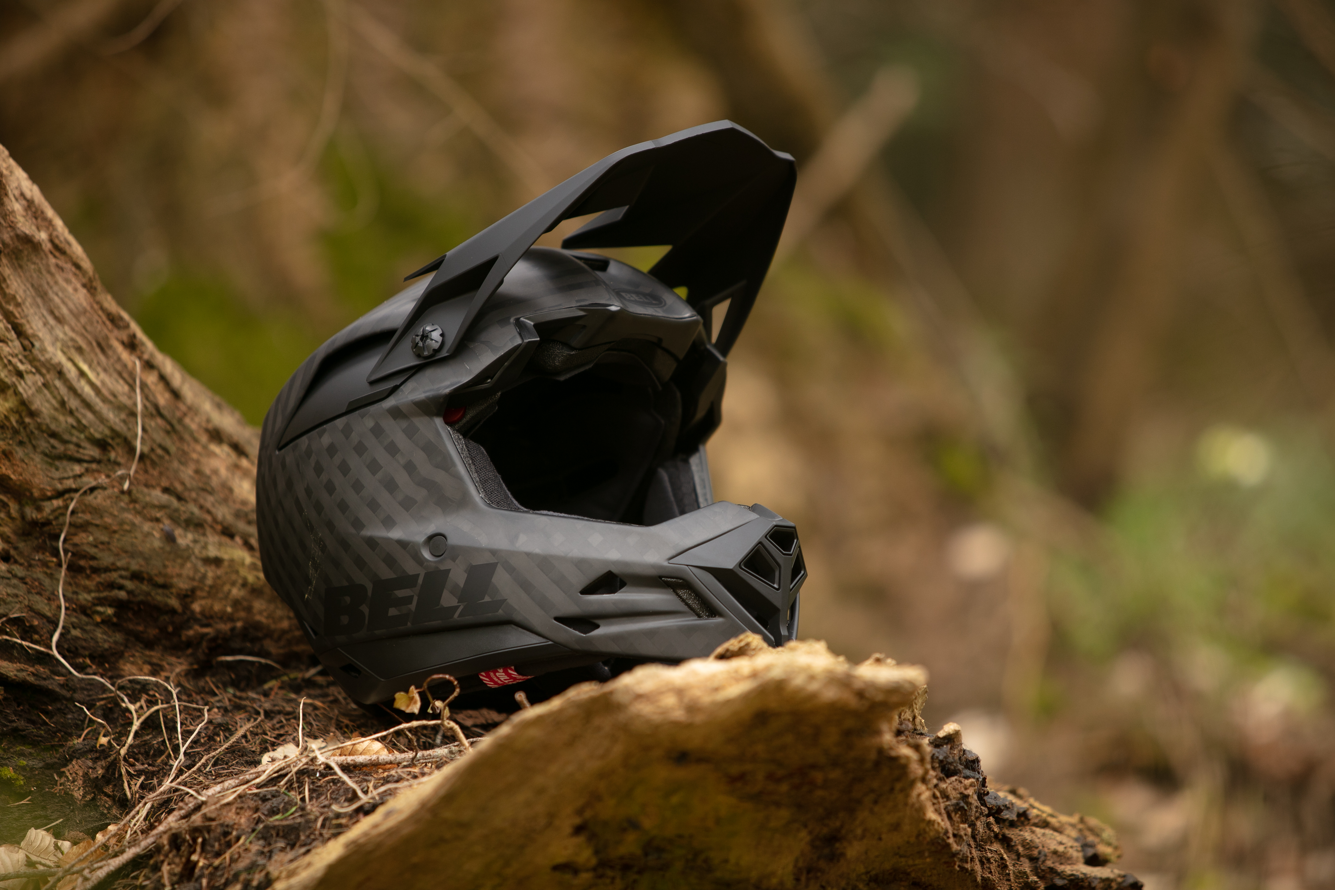 bell full-10 spherical helmet Full Face rings on the chin strap add functional details.The Bell Full 10 MIPS Spherical MIPS Helmet gives you the confidence to concentrate fully on the trail. Bell Full-10 Spherical full face
