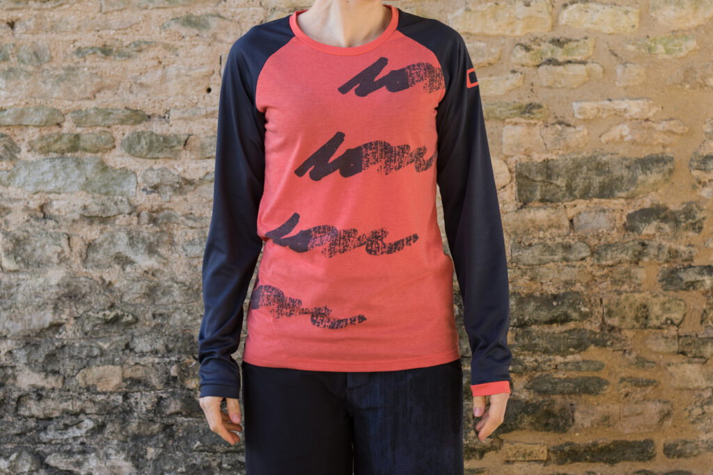 ION Scrub Amp Tee LS Women’s-1.jpg
