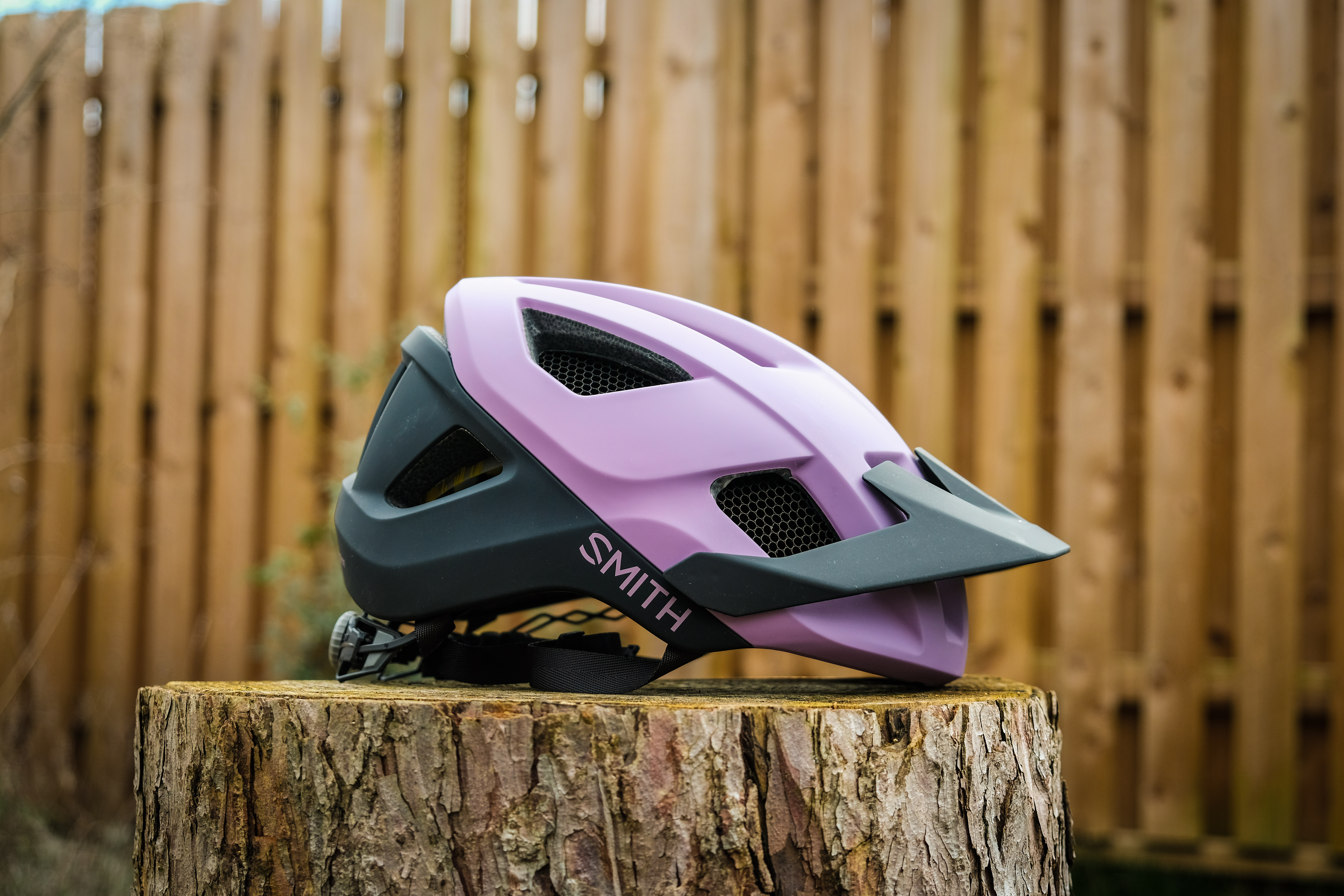 2019 smith helmet Scout Junior a design that allows the polycarbonate shell to rotate over the EPS impact foam padding Smith Optics Session MIPS helmet