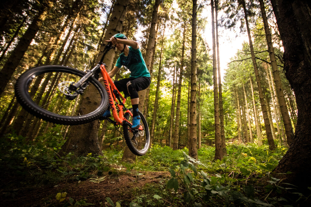Specialized Stumpjumper Women’s Comp -12 riding .jpg