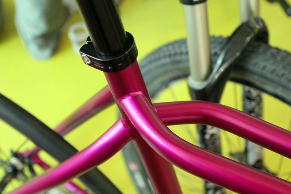 Commencal acid - tube detail