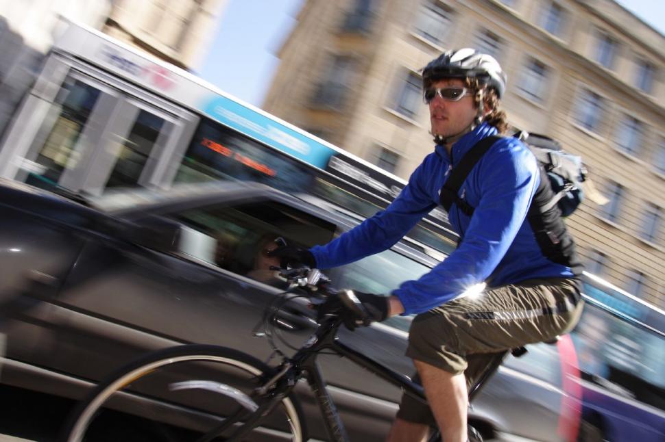 Bike commuting (CC BY-NC-SA 2.0 Dave Atkinson:Flickr) 04