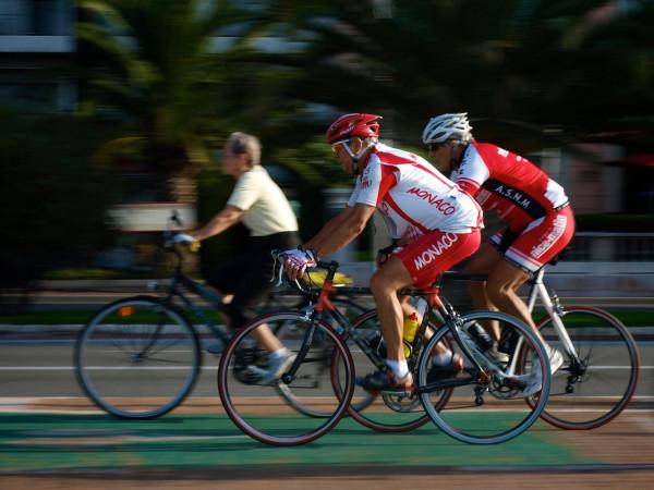 Cyclists on the Promenade des Anglais, Nice (copyright Simon MacMichael)