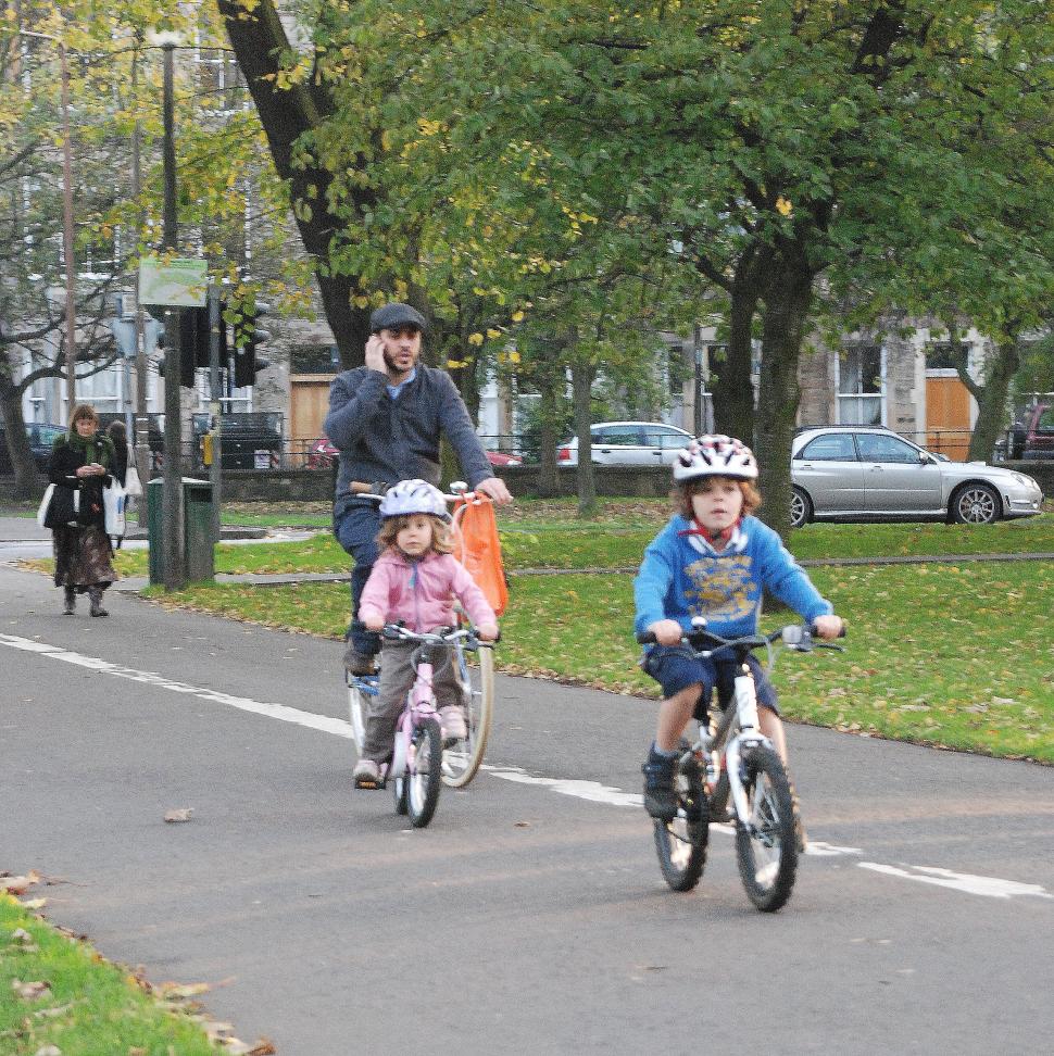 Kids riding to school (CC licenced by EdinburghCycleChic)