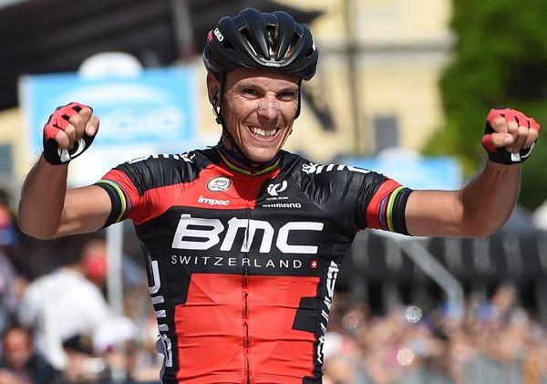 Philippe Gilbert celebrates winning Stage 18 of 2015 Giro d'Italia (picture ANSA, Dal Zennaro)